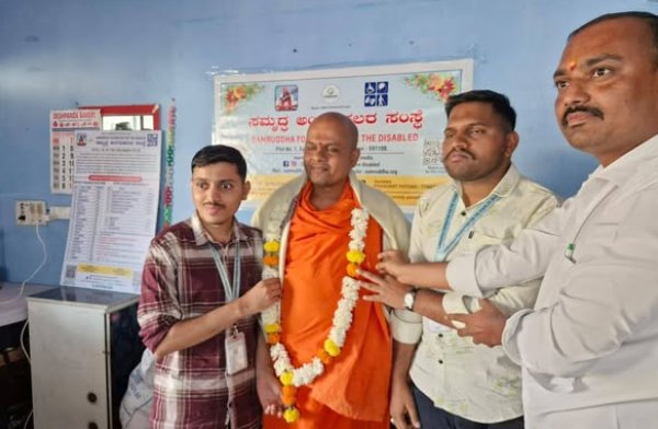 Dharekhan Swamiji of Rayabagh Taluk visited our Institution