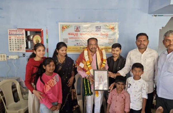 Shri Dharekhan Swamiji for celebrating his birthday in our institution